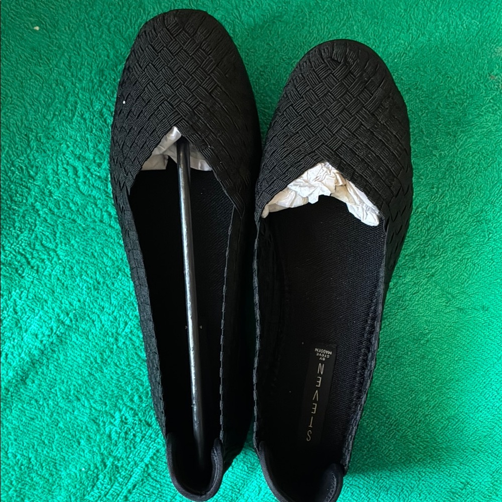 Sleek Black Women’s FlatsShoes